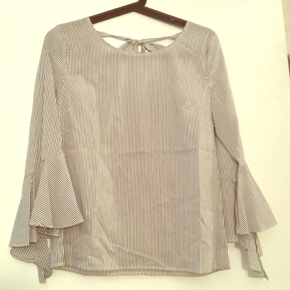 A Byer Ruffled Sleeve Dress Top
